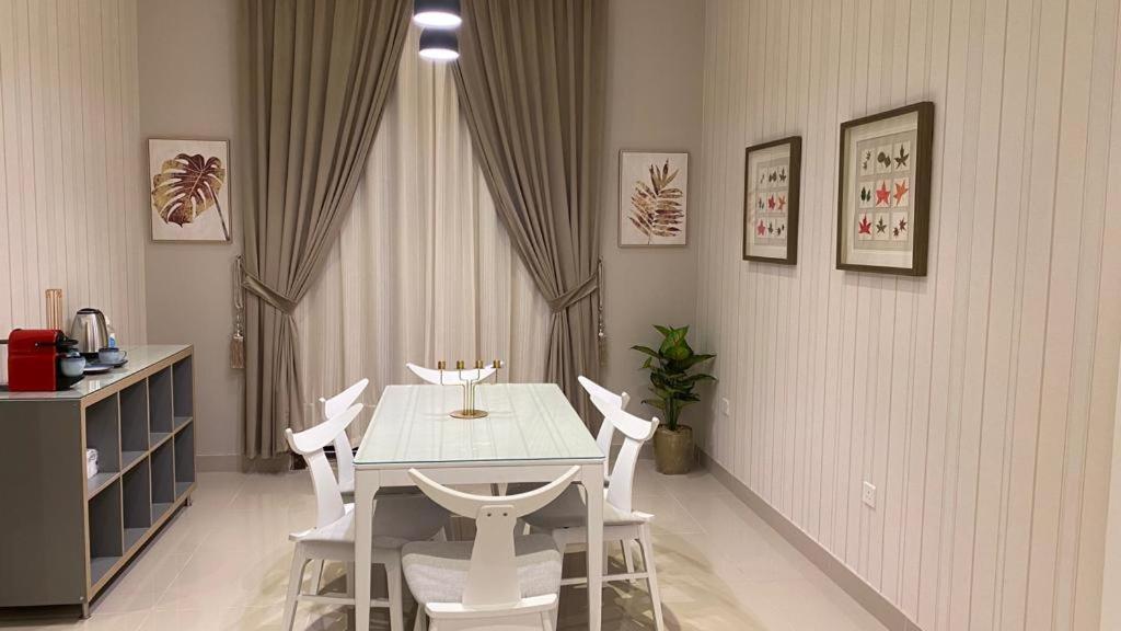 F Residence, Elegant & Luxury Apartment *